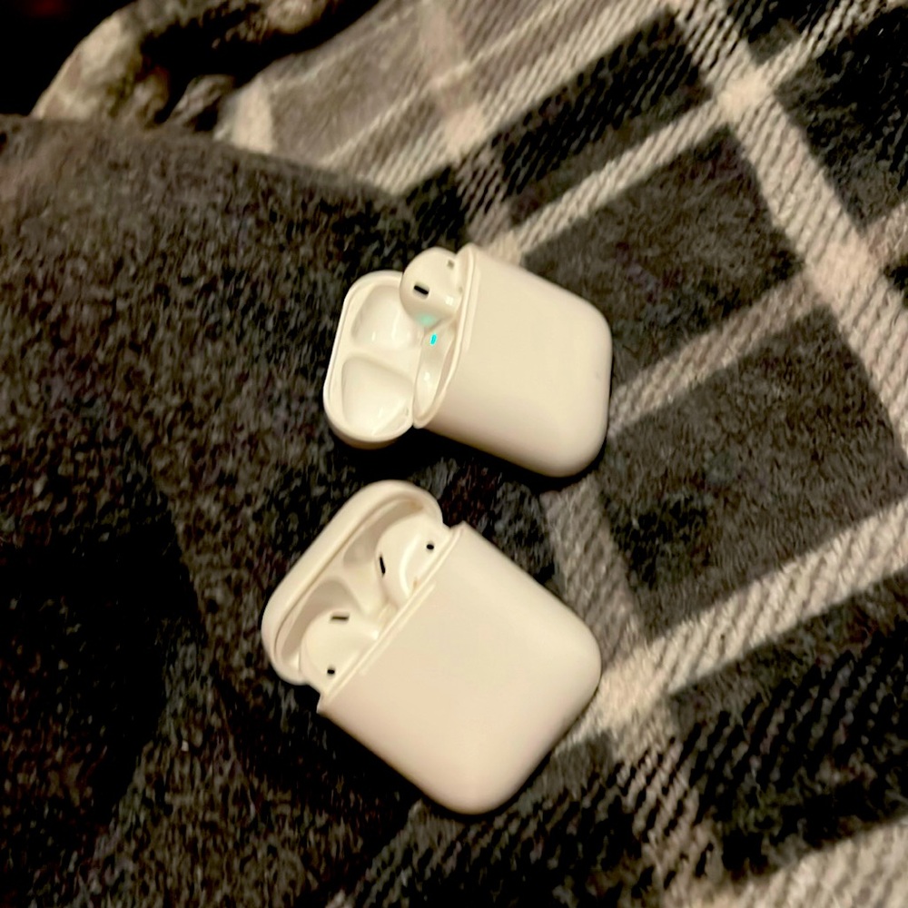 2 airpods one has 1 airpod the other has both there 70 each